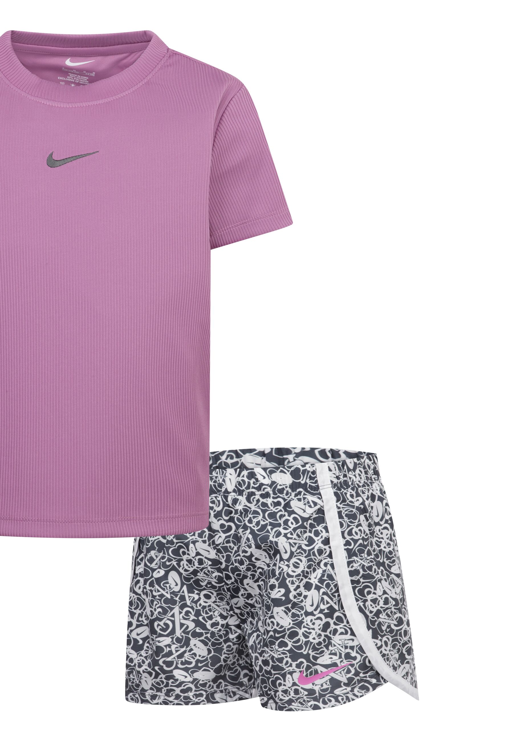 Nike Sportswear T-Shirt & Shorts von Nike Sportswear