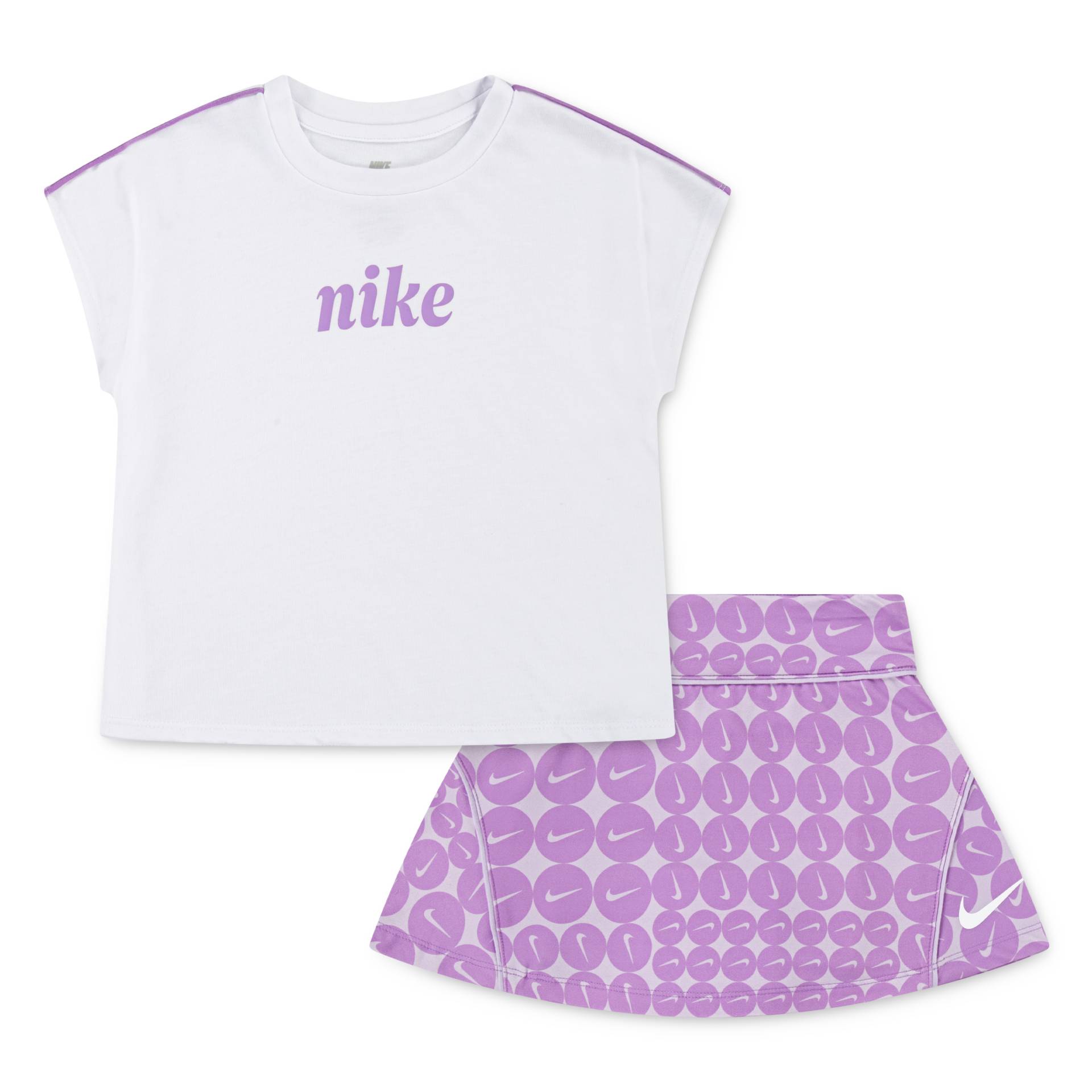 Nike Sportswear T-Shirt & Shorts von Nike Sportswear