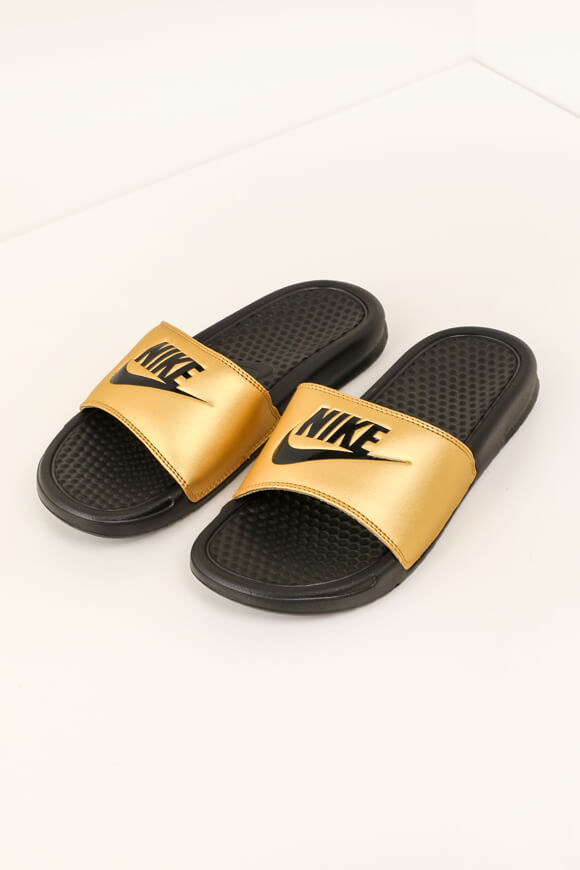 Nike Benassi Pantoletten | Goldfarbe | Damen  | EU36.5 von Nike