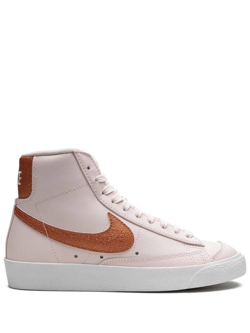 Nike Blazer Mid '77 Essential "Light Soft Pink" sneakers von Nike