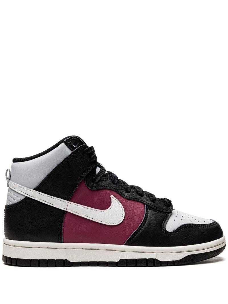 Nike Dunk High "Black/Summit White/Rosewood" sneakers von Nike