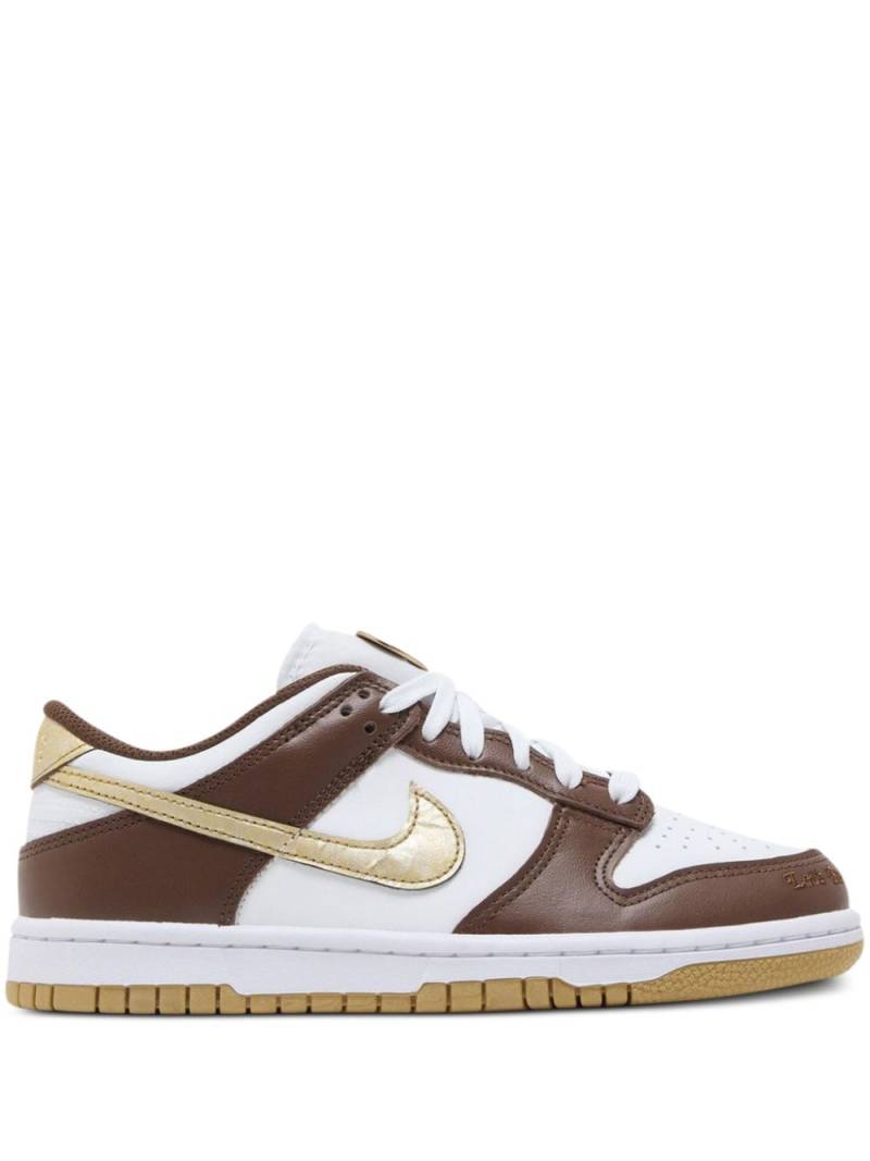 Nike Dunk Low "Cacao Wow Metallic Gold" sneakers - Brown von Nike