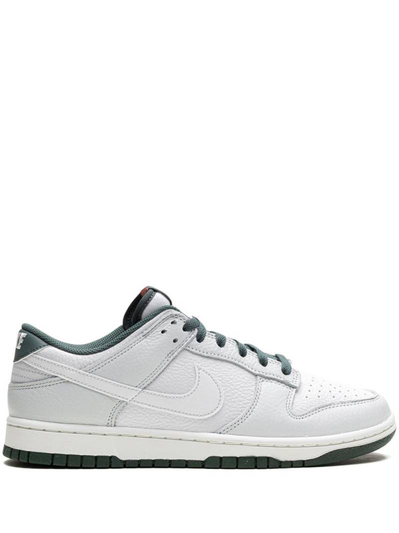 Nike Dunk Low Retro SE "Vintage Green" sneakers von Nike