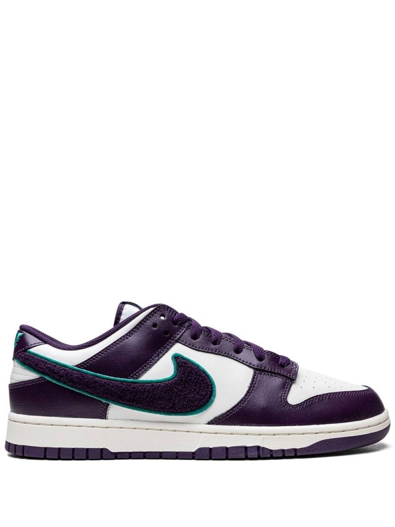 Nike Dunk Low "Chenille Swoosh - Grand Purple" sneakers von Nike