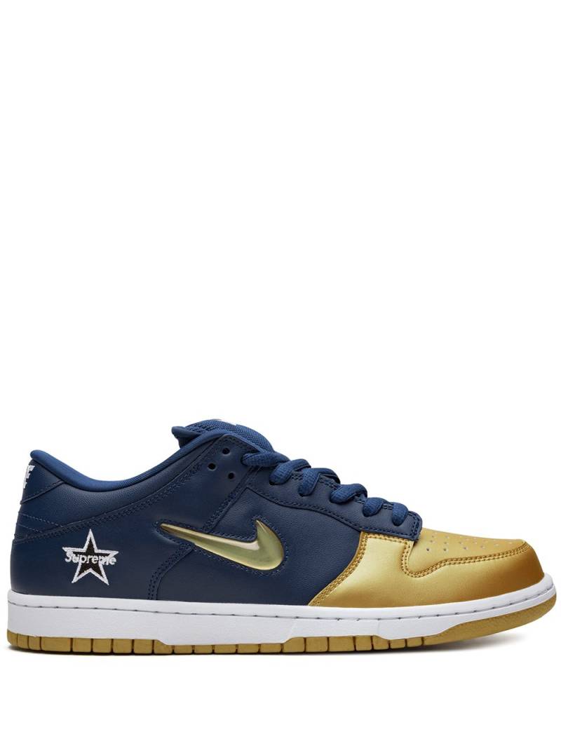 Nike x Supreme SB Dunk Low "Jewel Swoosh Gold/Navy" sneakers von Nike