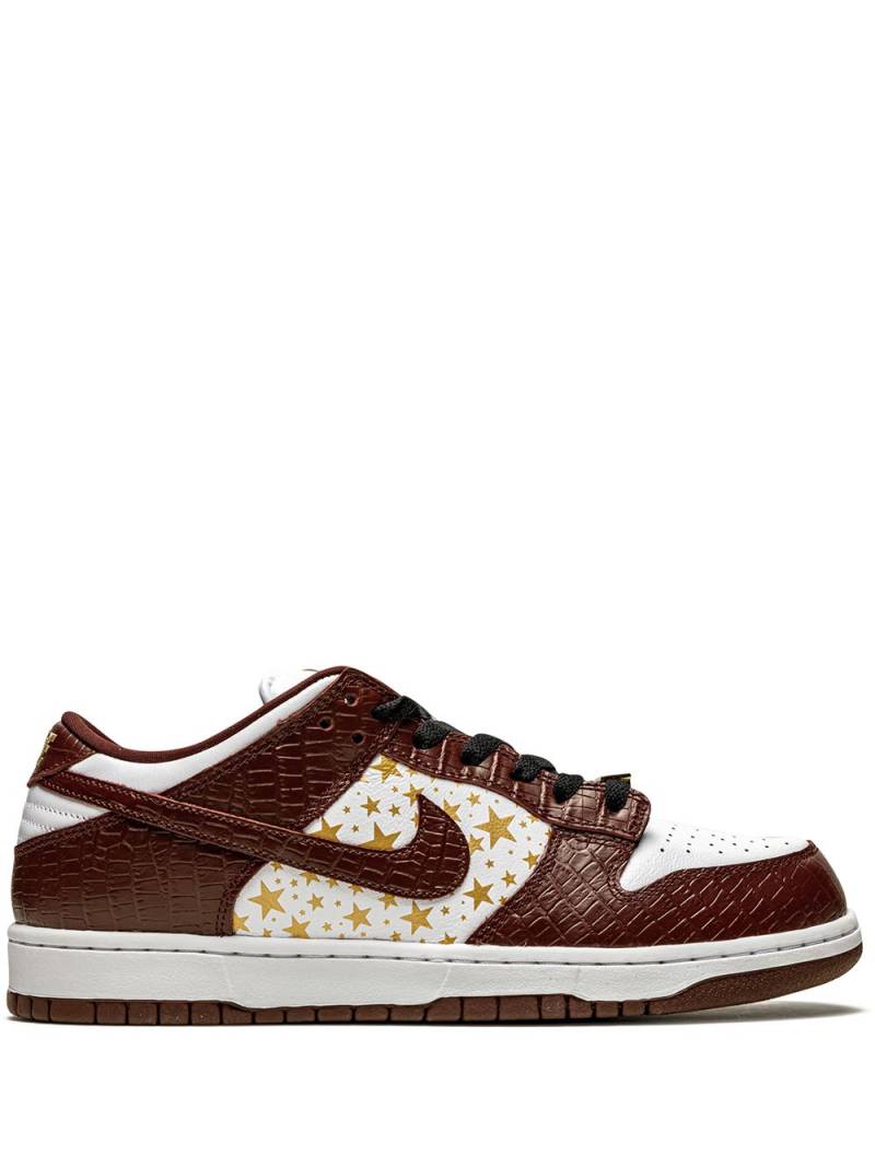 Nike x Supreme SB Dunk Low "Stars - Barkroot Brown" sneakers von Nike