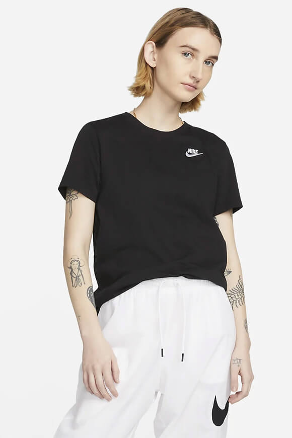 Nike Sportswear Club Essentials T-Shirt | Black | Damen  | L von Nike