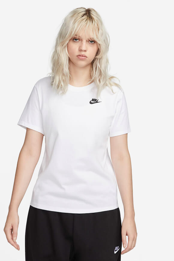 Nike Sportswear Club Essentials T-Shirt | White | Damen  | L von Nike