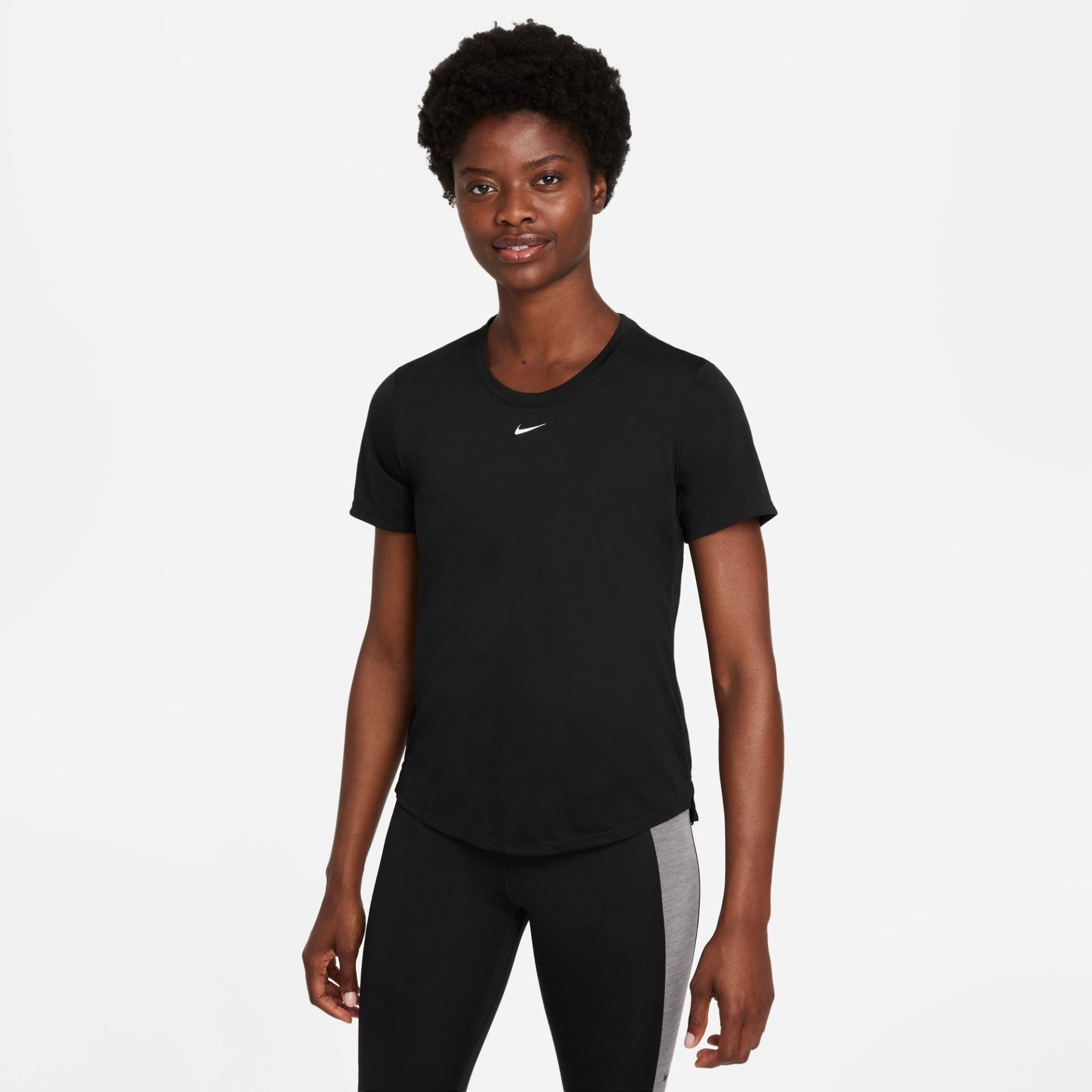 Nike Trainingsshirt »DRI-FIT ONE WOMEN'S STANDARD FIT SHORT-SLEEVE TOP« Nike Trainingsshirt »DRI-FIT ONE WOMEN'S STANDARD FIT SHORT-SLEEVE TOP« von Nike
