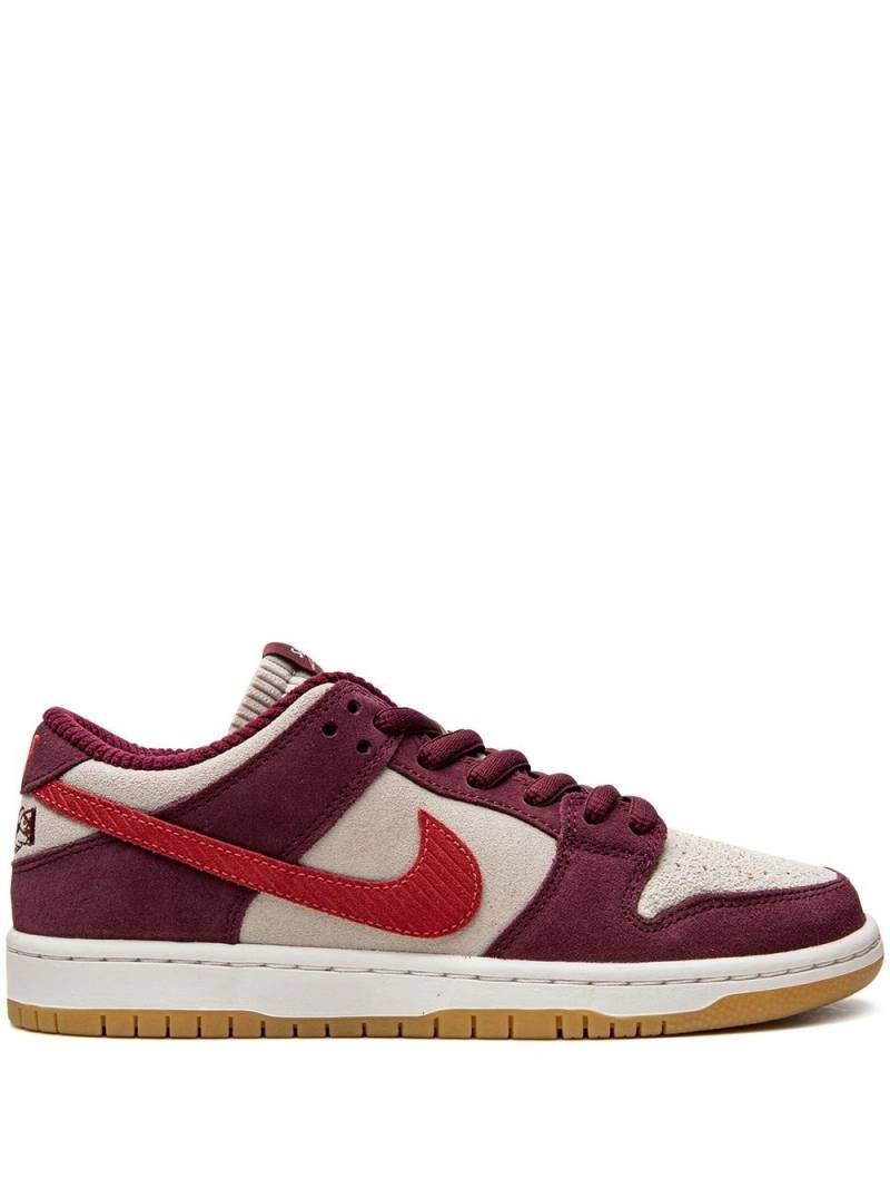 Nike SB Dunk Low "Skate Like A Girl" sneakers - Red von Nike