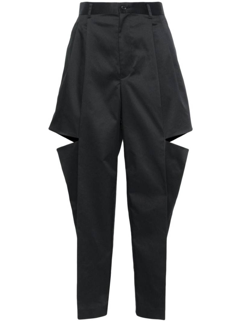 Noir Kei Ninomiya pleated cut-out straight trousers - Black von Noir Kei Ninomiya