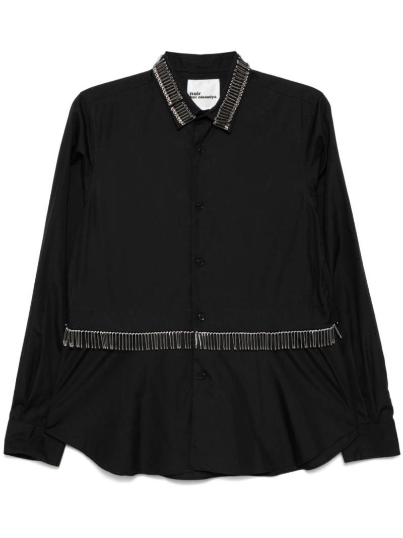 Noir Kei Ninomiya safety pin embellishment long-sleeves shirt - Black von Noir Kei Ninomiya