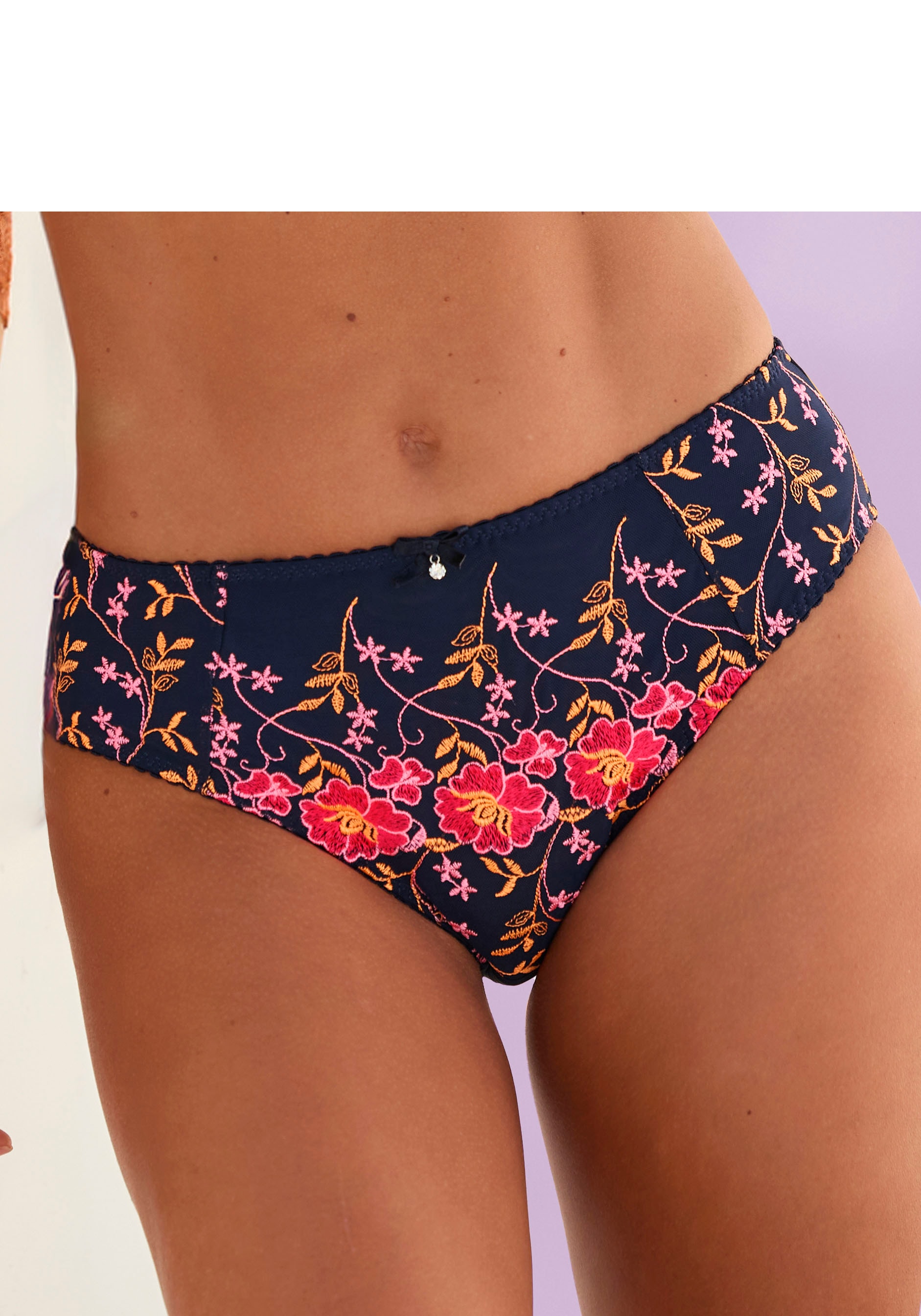 Nuance Slip, mit Blüten-Stickereien Nuance Slip, mit Blüten-Stickereien von Nuance