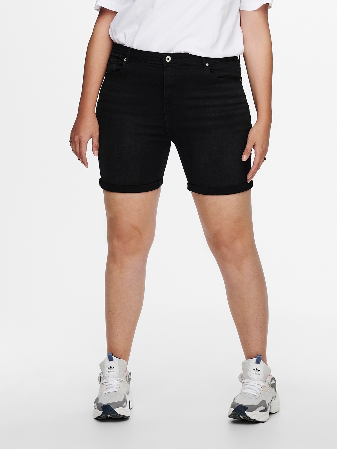 ONLY CARMAKOMA Jeansshorts »CARLAOLA HW SHORTS AZG573 DNM«, mit schmalem Umschlag ONLY CARMAKOMA Jeansshorts »CARLAOLA HW SHORTS AZG573 DNM«, mit schmalem Umschlag von ONLY CARMAKOMA