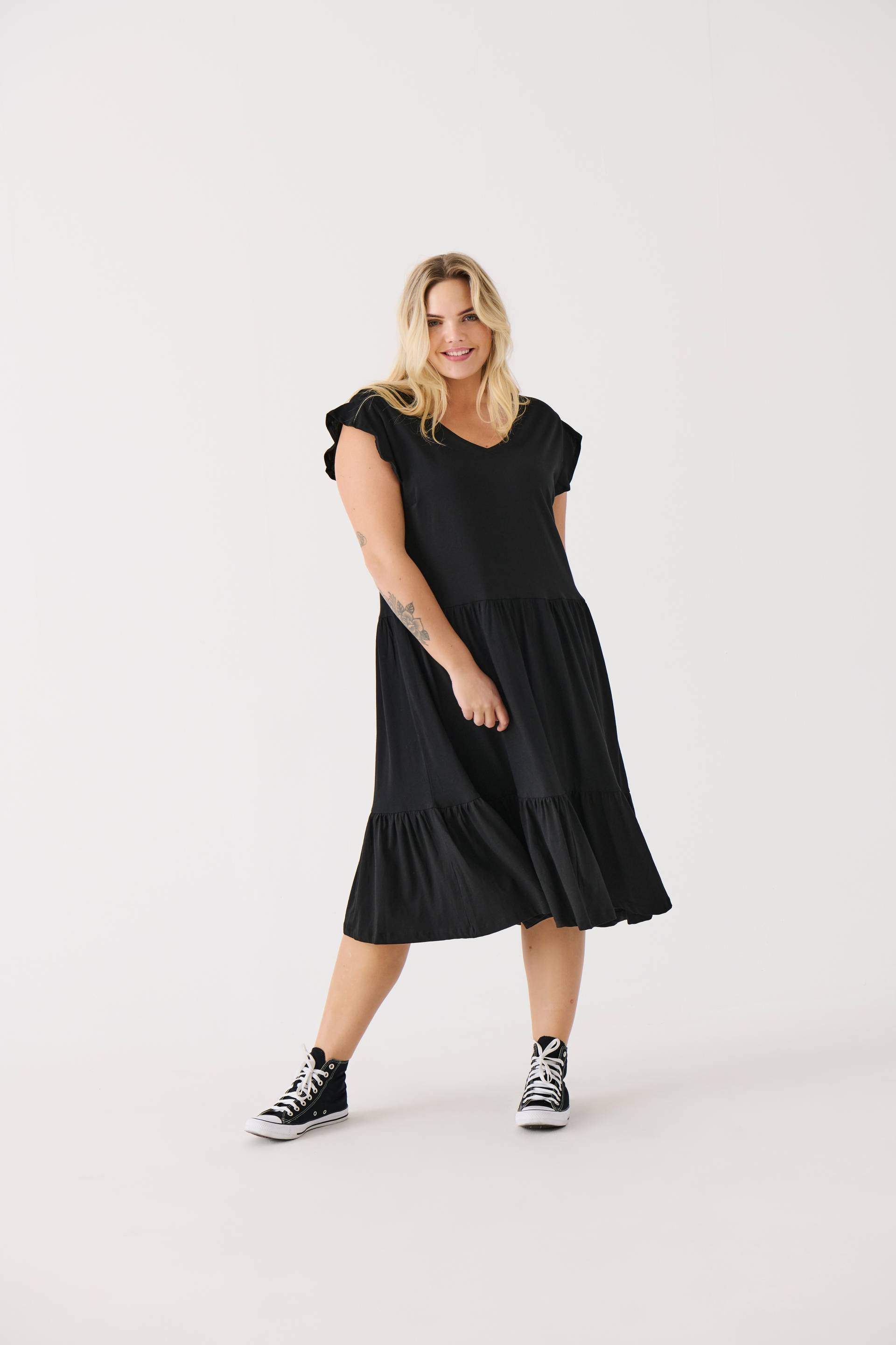 ONLY CARMAKOMA Jerseykleid »CARMAY LIFE CAP SL FRILL DRESS JRS NOOS«, mit Volant ONLY CARMAKOMA Jerseykleid »CARMAY LIFE CAP SL FRILL DRESS JRS NOOS«, mit Volant von ONLY CARMAKOMA