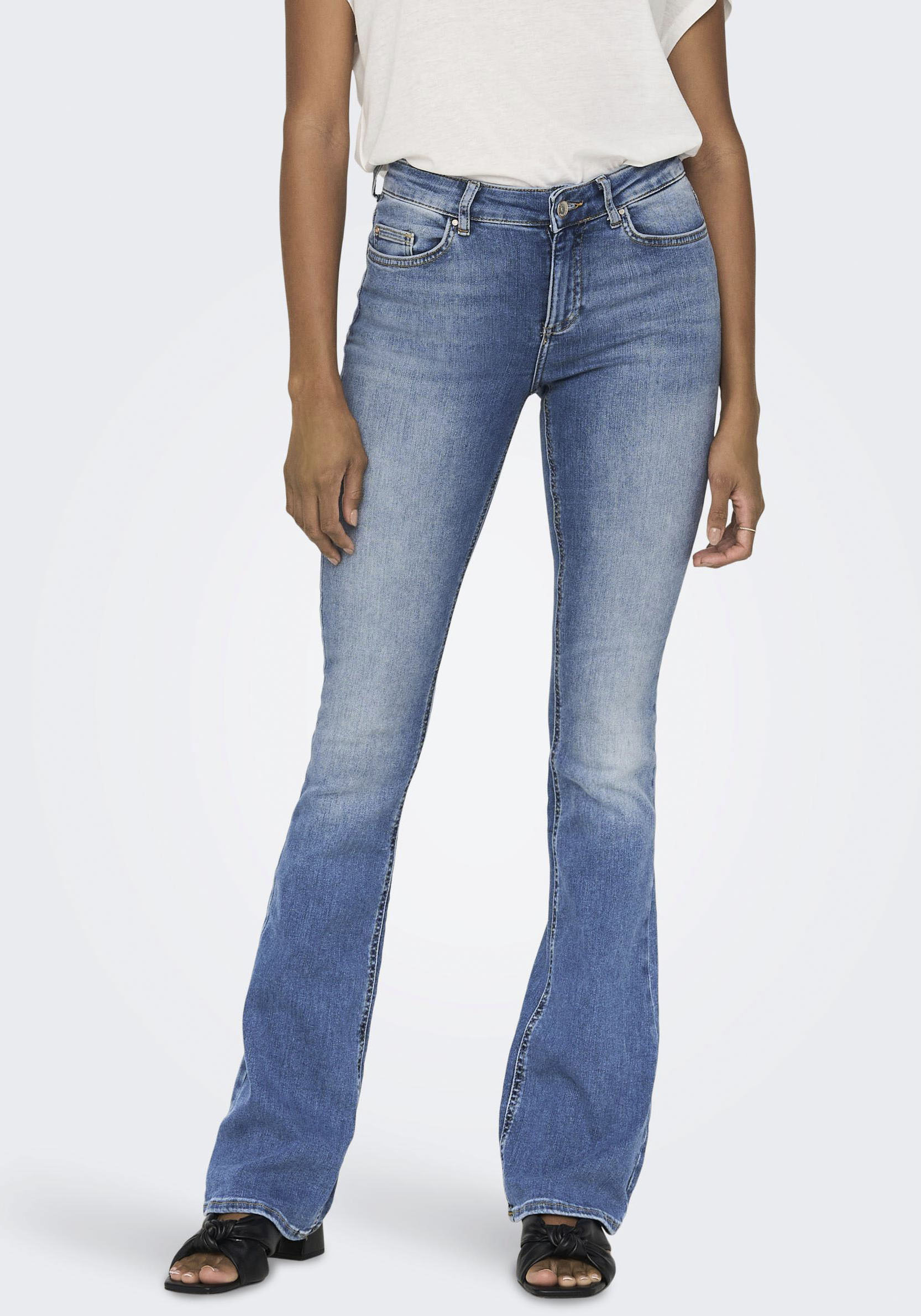 ONLY Bootcut-Jeans »ONLBLUSH MID FLARED DNM TAI467 NOOS«, modische Used Waschung von ONLY