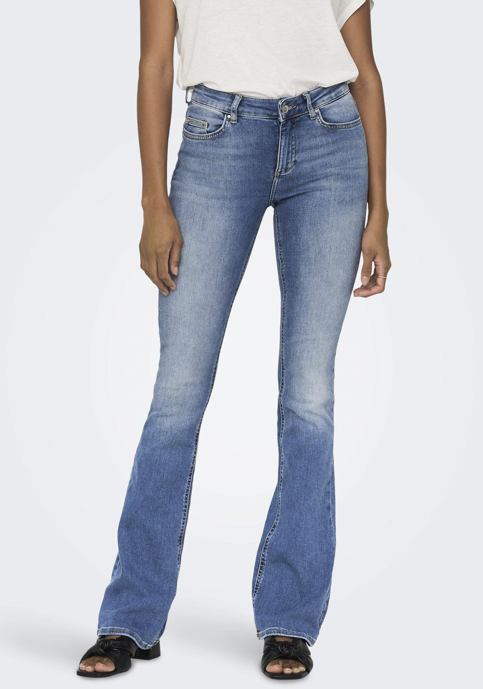 ONLY Bootcut-Jeans »ONLBLUSH MID FLARED DNM TAI467 NOOS«, modische Used Waschung ONLY Bootcut-Jeans »ONLBLUSH MID FLARED DNM TAI467 NOOS«, modische Used Waschung von ONLY