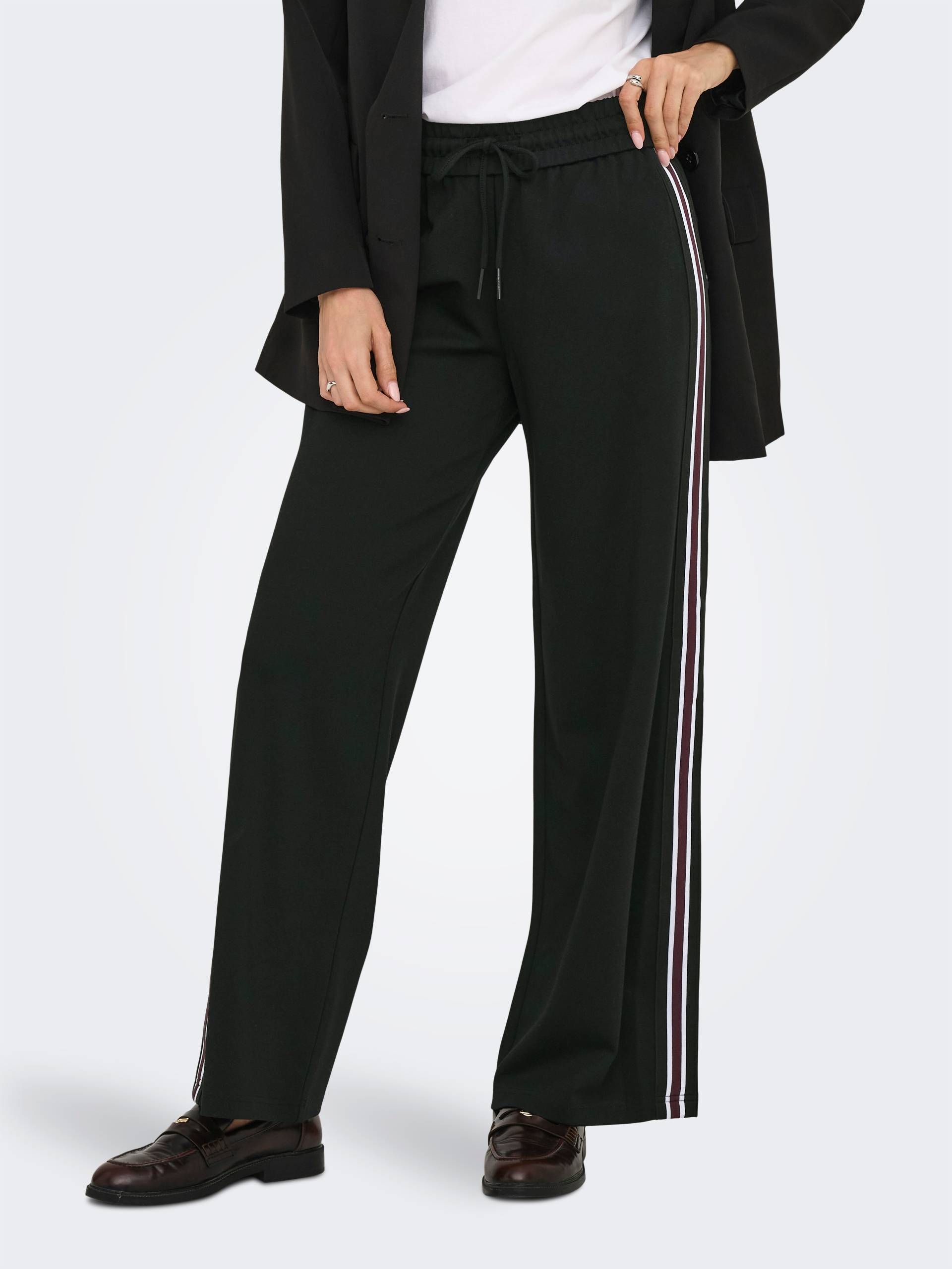ONLY Jogger Pants »ONLPOPTRASH-TADIA MW X-WIDE TAPE PNT«, mit seitlichem Farbeinsatz ONLY Jogger Pants »ONLPOPTRASH-TADIA MW X-WIDE TAPE PNT«, mit seitlichem Farbeinsatz von ONLY