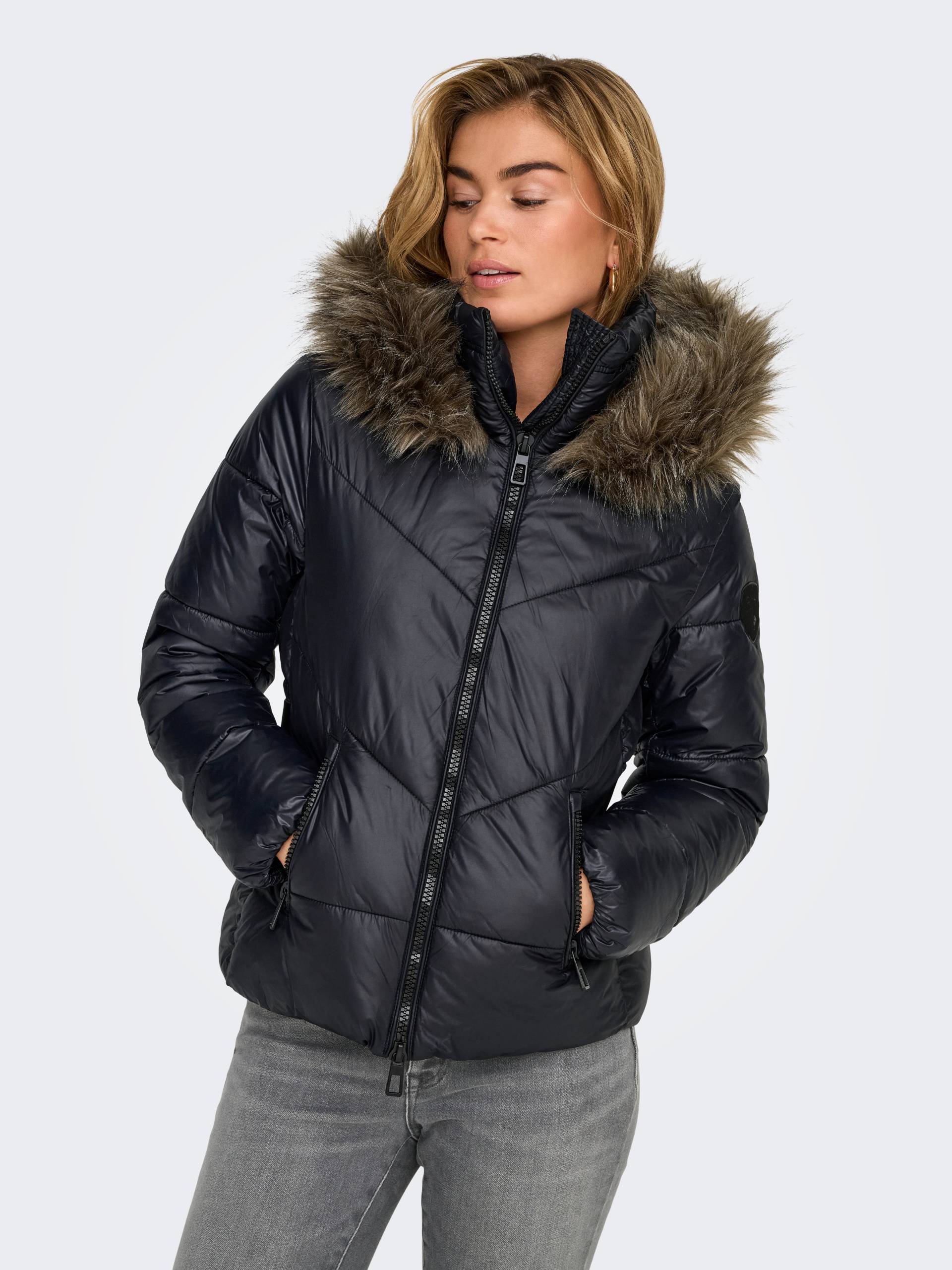 ONLY Steppjacke »ONLFEVER SHORT PUFFER LIFE CC OTW«, mit Kapuze ONLY Steppjacke »ONLFEVER SHORT PUFFER LIFE CC OTW«, mit Kapuze von ONLY