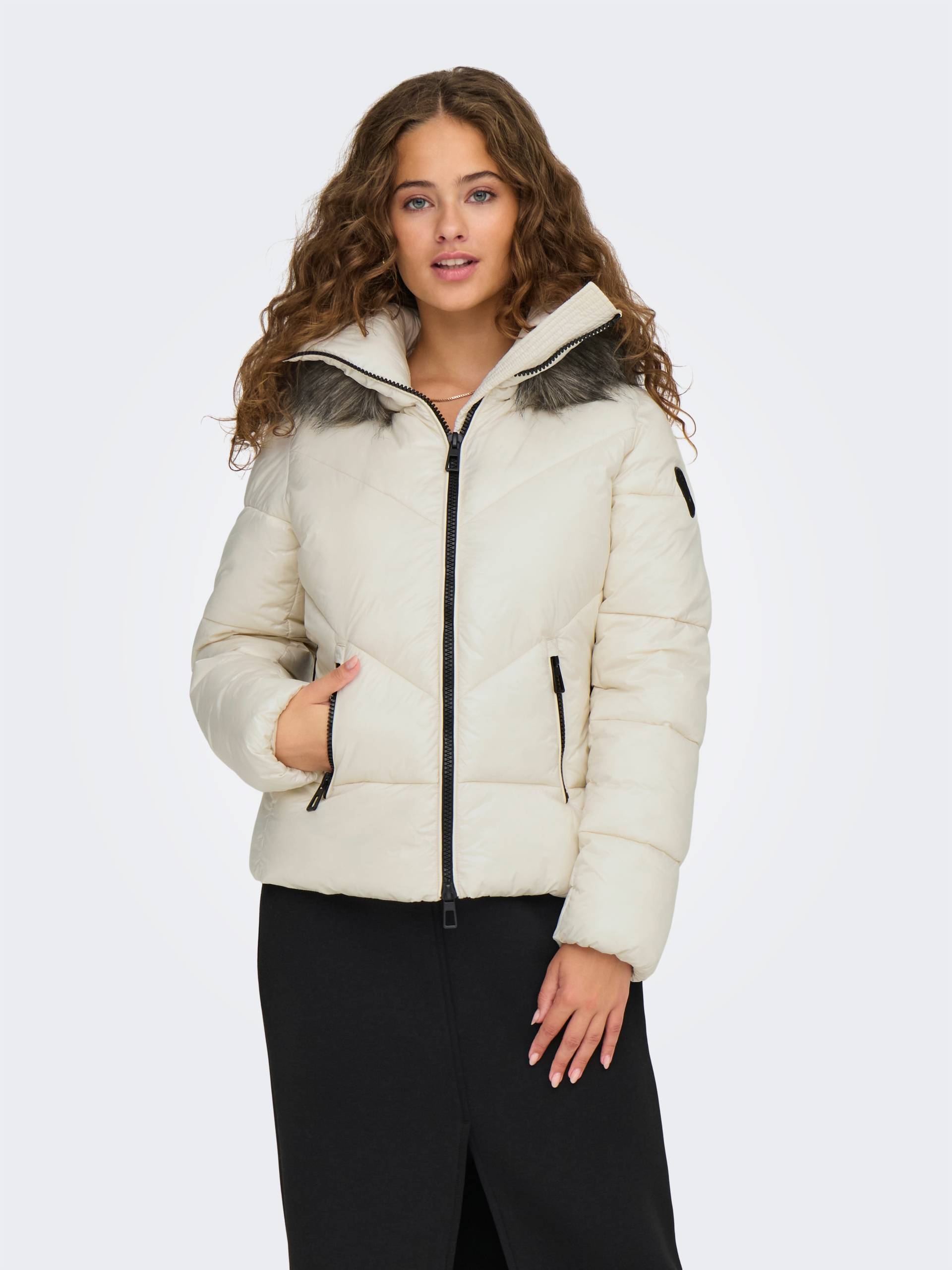 ONLY Steppjacke »ONLFEVER SHORT PUFFER LIFE CC OTW«, mit Kapuze ONLY Steppjacke »ONLFEVER SHORT PUFFER LIFE CC OTW«, mit Kapuze von ONLY