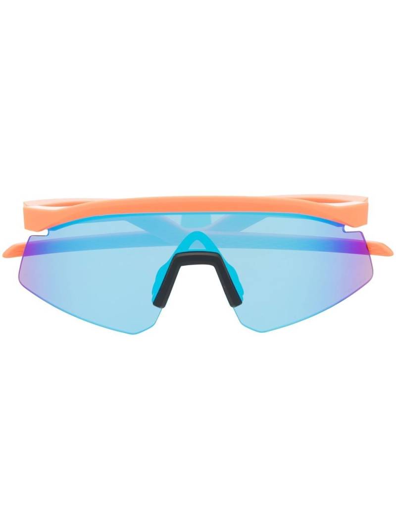 Oakley logo-print tinted sunglasses - Orange von Oakley