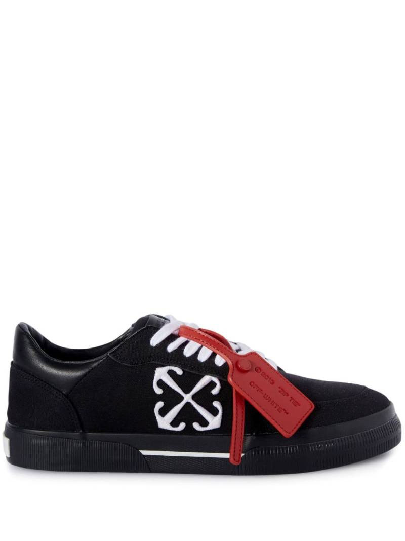 Off-White Vulcanized contrasting-tag canvas sneakers - Black von Off-White