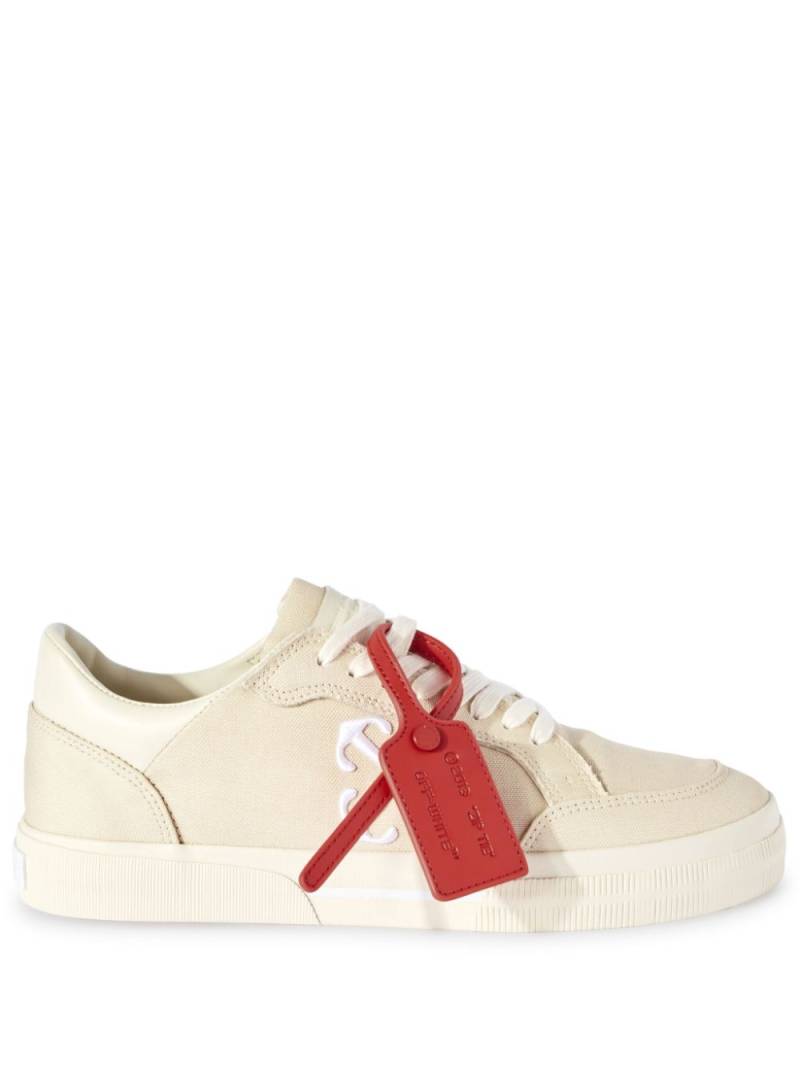 Off-White Vulcanized contrasting-tag canvas sneakers - Neutrals von Off-White