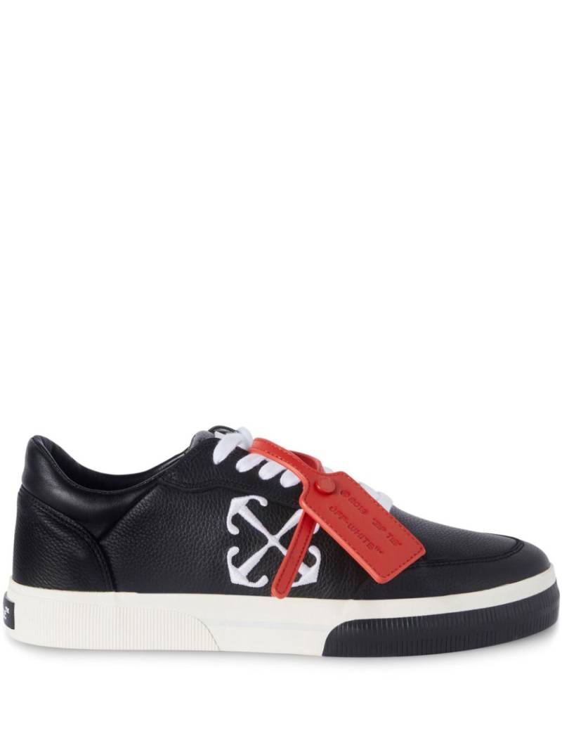 Off-White Vulcanized contrasting-tag leather sneakers - Black von Off-White