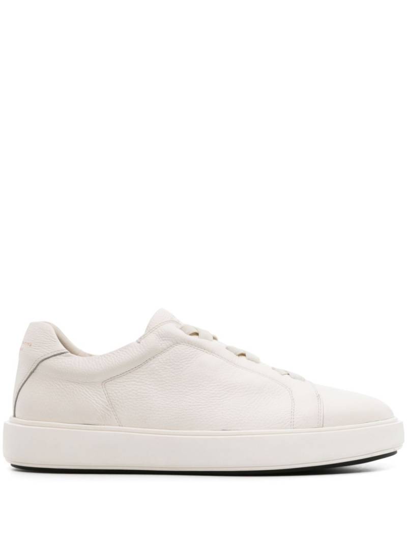 Officine Creative Slouch 001 leather sneakers - White von Officine Creative