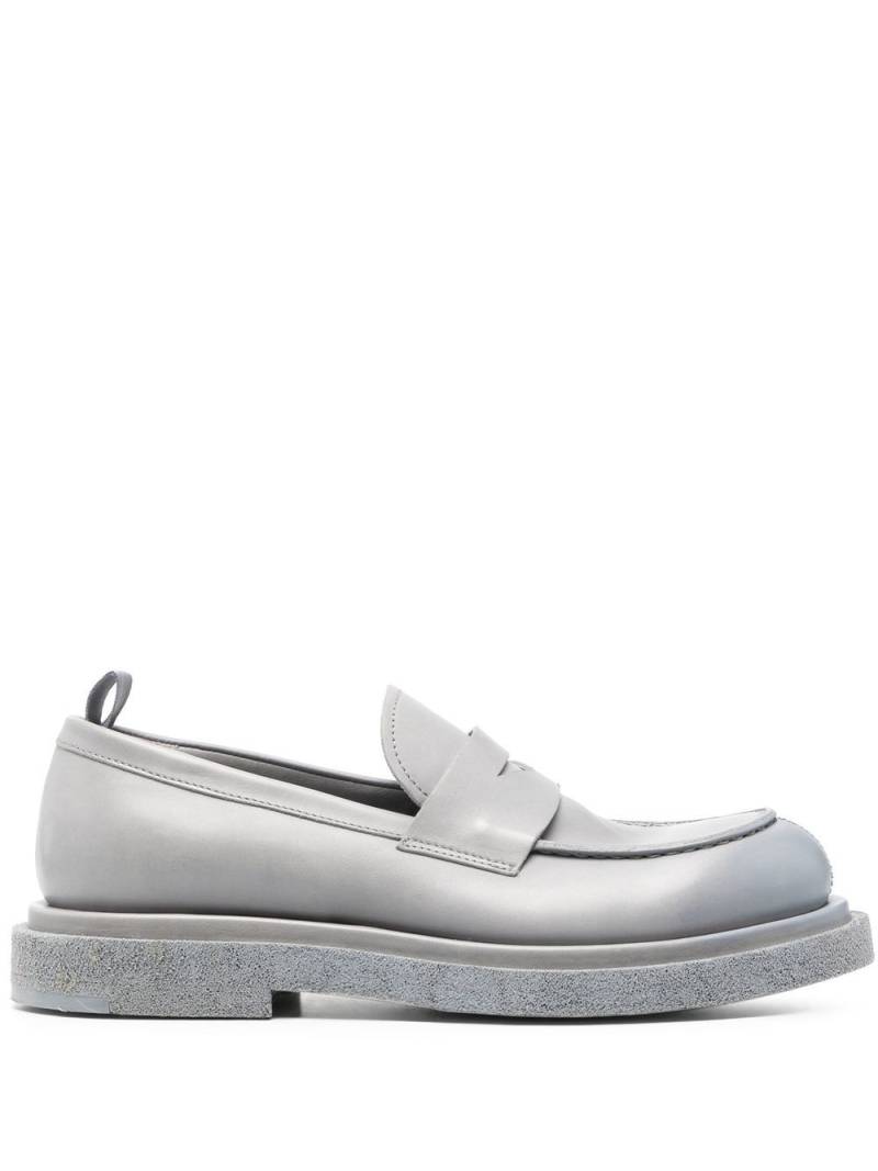 Officine Creative ombré spray-paint effect loafers - Grey von Officine Creative