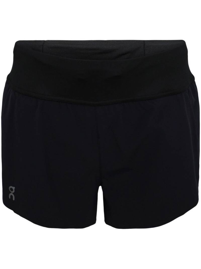 On Running logo-print running shorts - Black von On Running