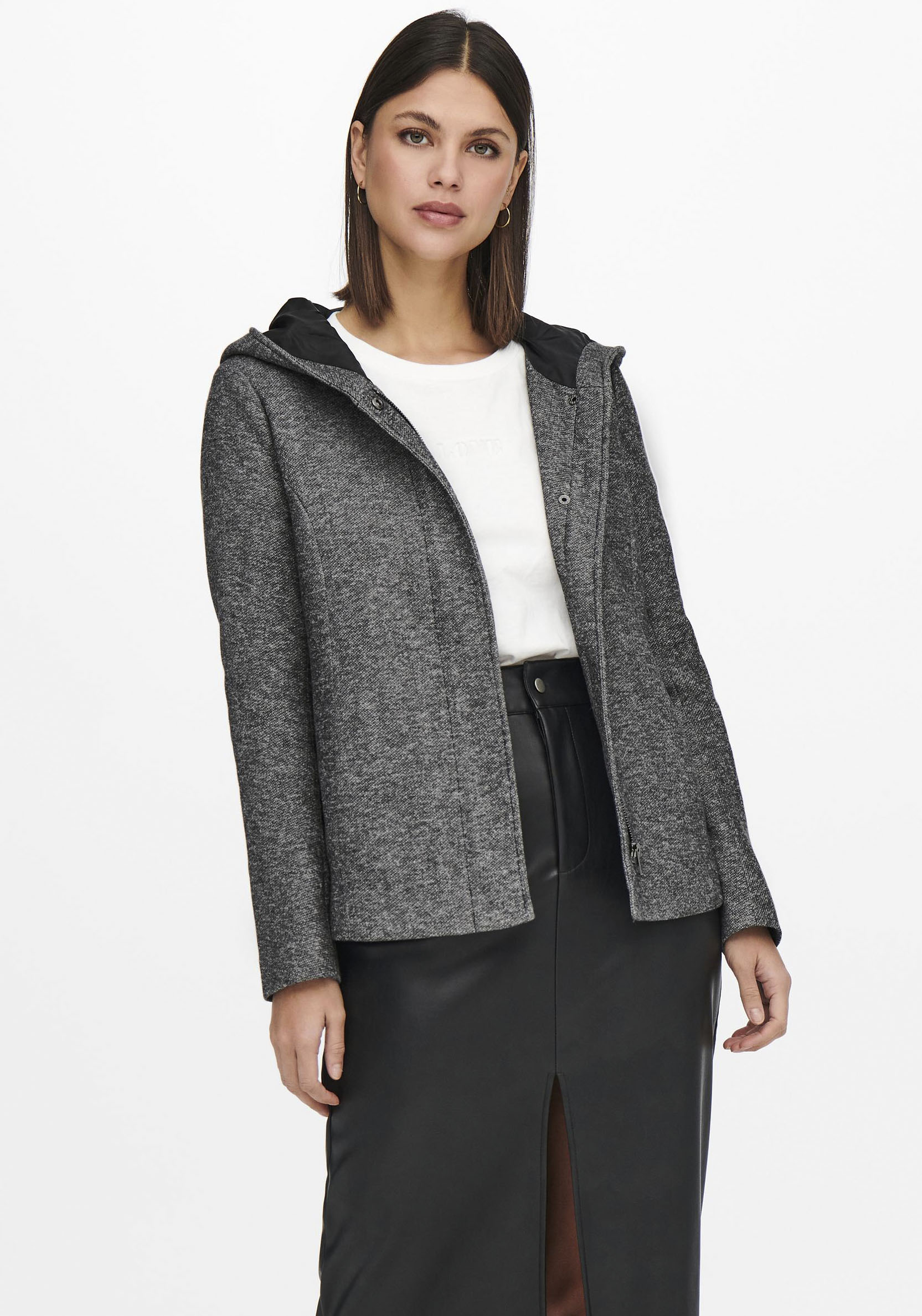 ONLY Kurzjacke »ONLSEDONA LIGHT SHORT JACKET«, mit Kapuze ONLY Kurzjacke »ONLSEDONA LIGHT SHORT JACKET«, mit Kapuze von Only