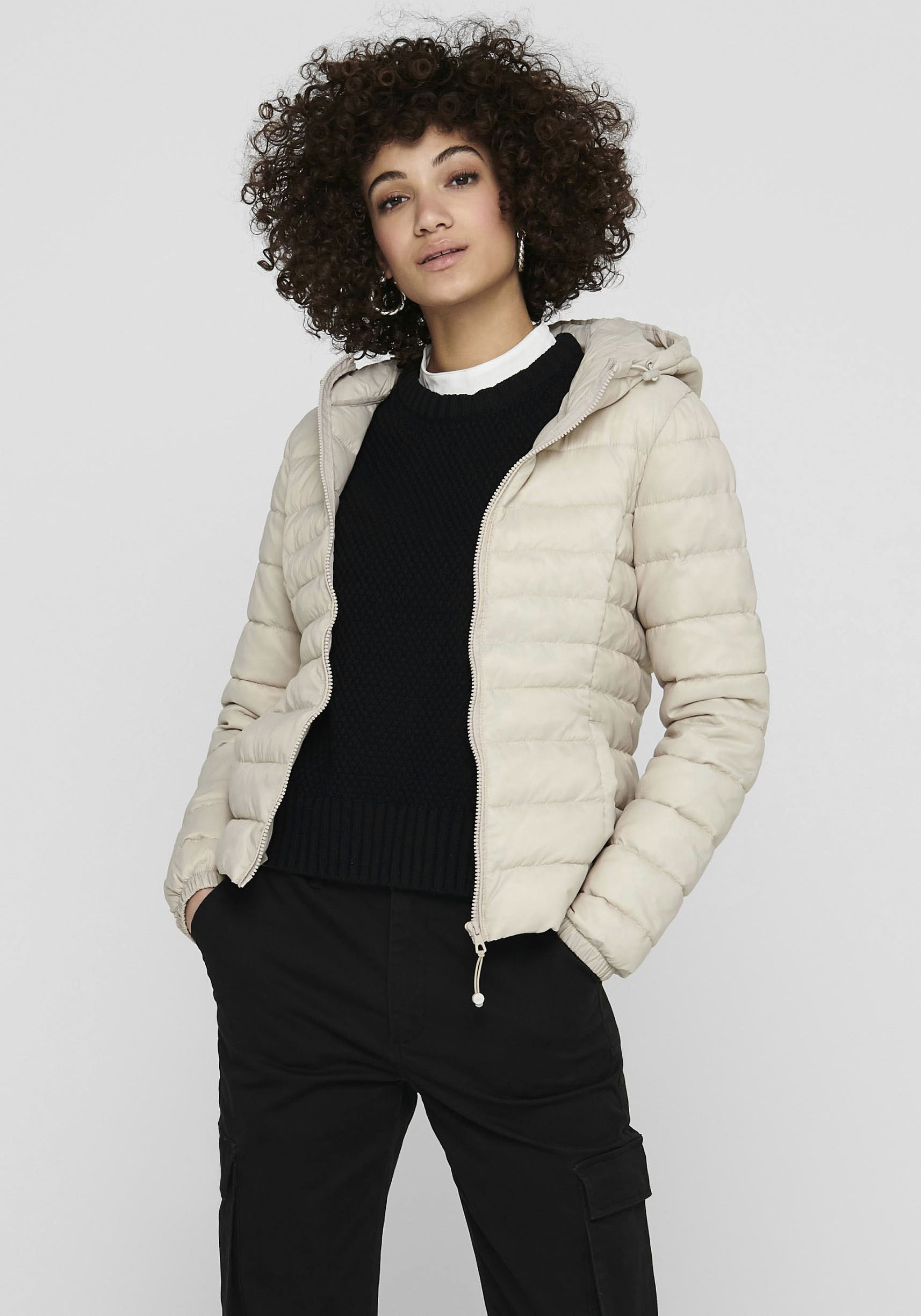 ONLY Steppjacke »ONLTAHOE HOOD JACKET OTW NOOS«, mit Kapuze, in modisch kurzer Form ONLY Steppjacke »ONLTAHOE HOOD JACKET OTW NOOS«, mit Kapuze, in modisch kurzer Form von Only