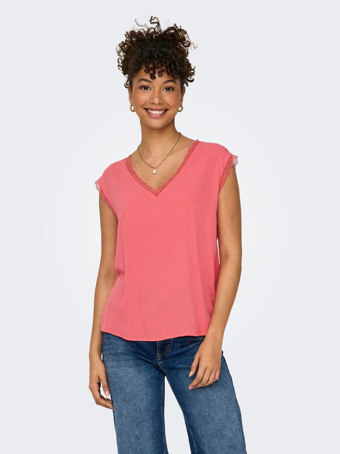 ONLY V-Shirt »ONLJASMINA S/S V-NECK LACE TOP NOOS PTM« ONLY V-Shirt »ONLJASMINA S/S V-NECK LACE TOP NOOS PTM« von Only