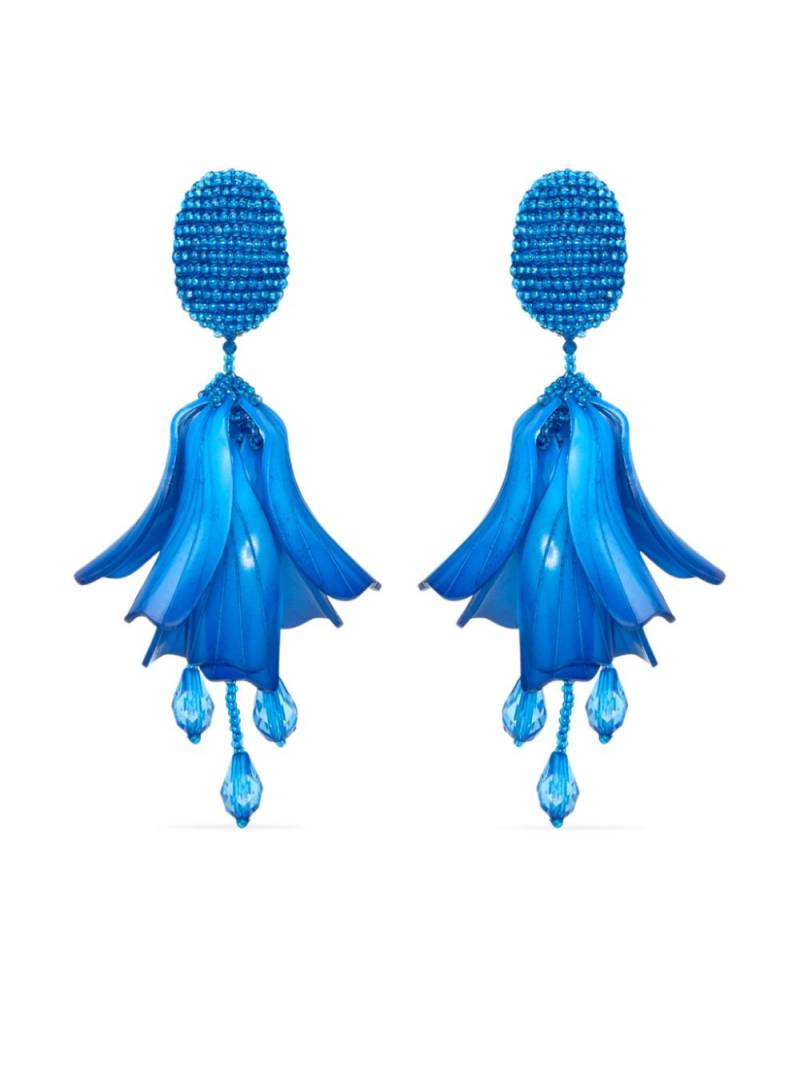 Oscar de la Renta Classic Impatiens clip-on earrings - Blue von Oscar de la Renta