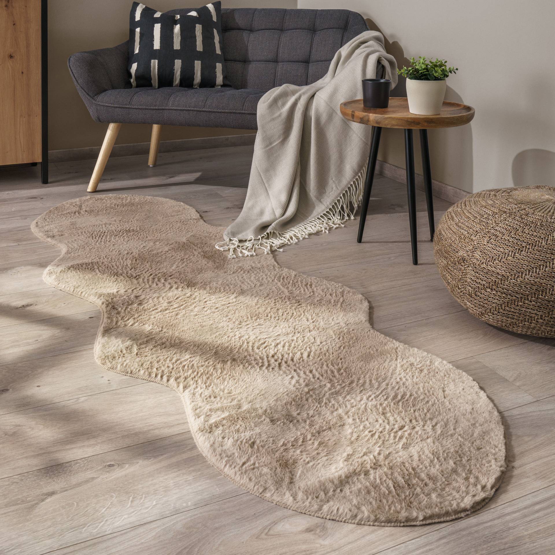 Paco Home Fellteppich »Pelt 640«, fellförmig, 16 mm Höhe, Kunstfell, Uni Farben, sehr weicher Flor von PACO HOME