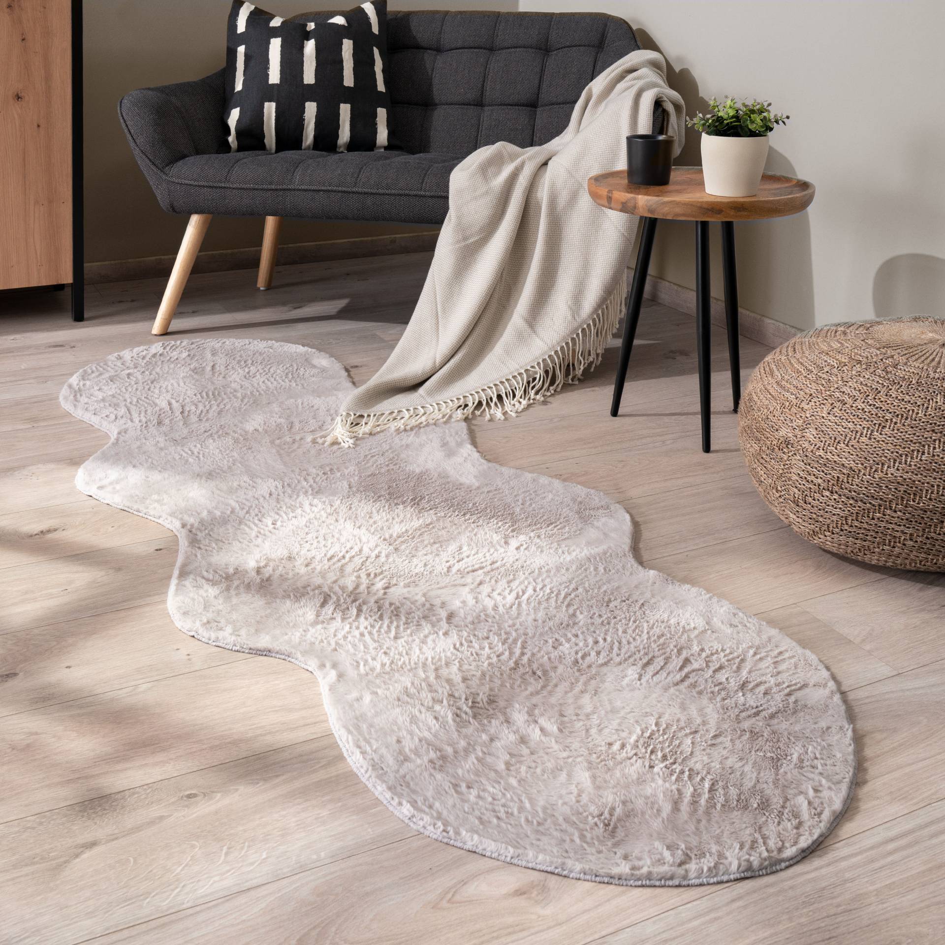 Paco Home Fellteppich »Pelt 640«, fellförmig, 16 mm Höhe, Kunstfell, Uni Farben, sehr weicher Flor von PACO HOME