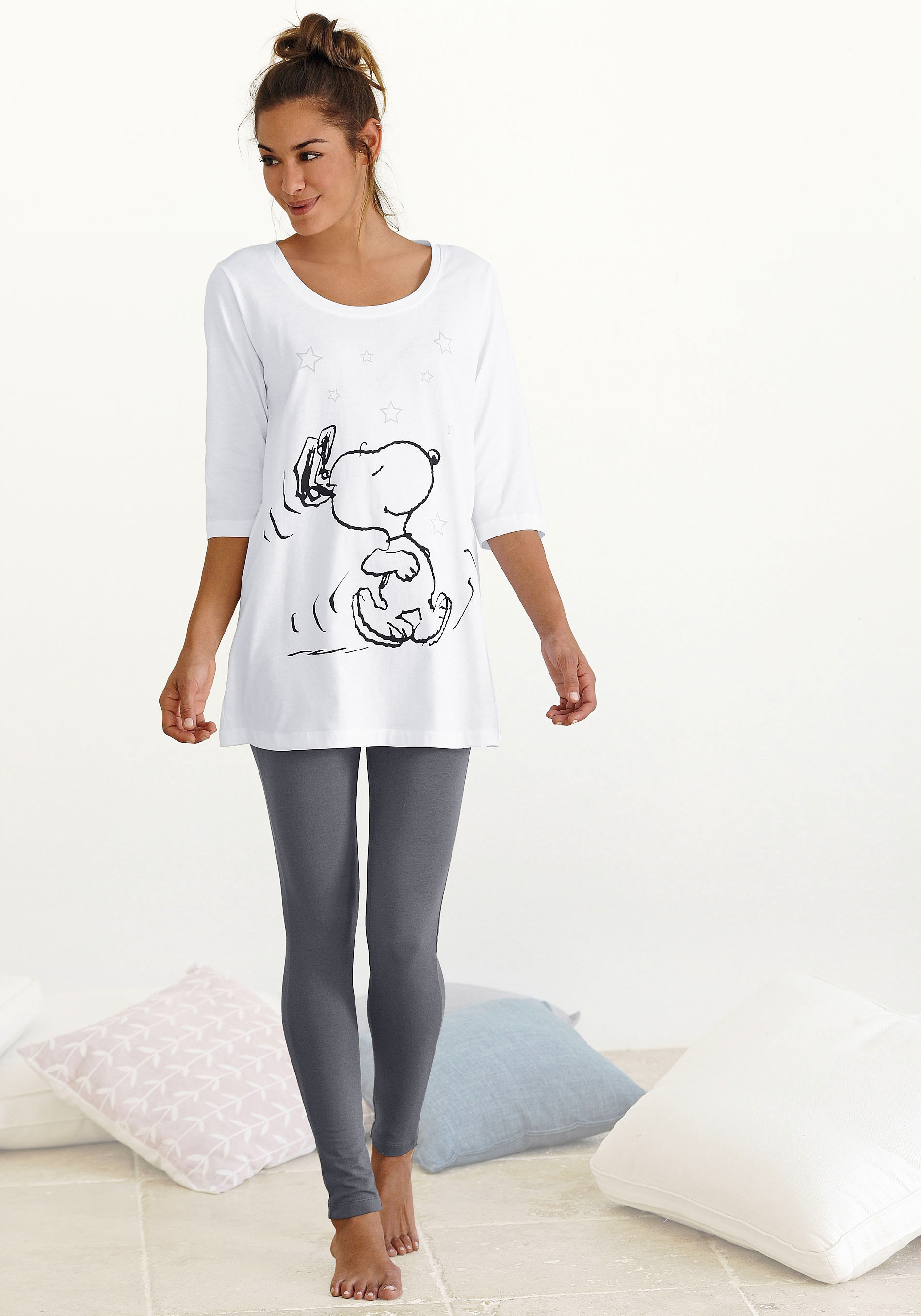 Peanuts Pyjama, (2 tlg.), mit Leggings und legerem Shirt mit Snoopy Druck von PEANUTS