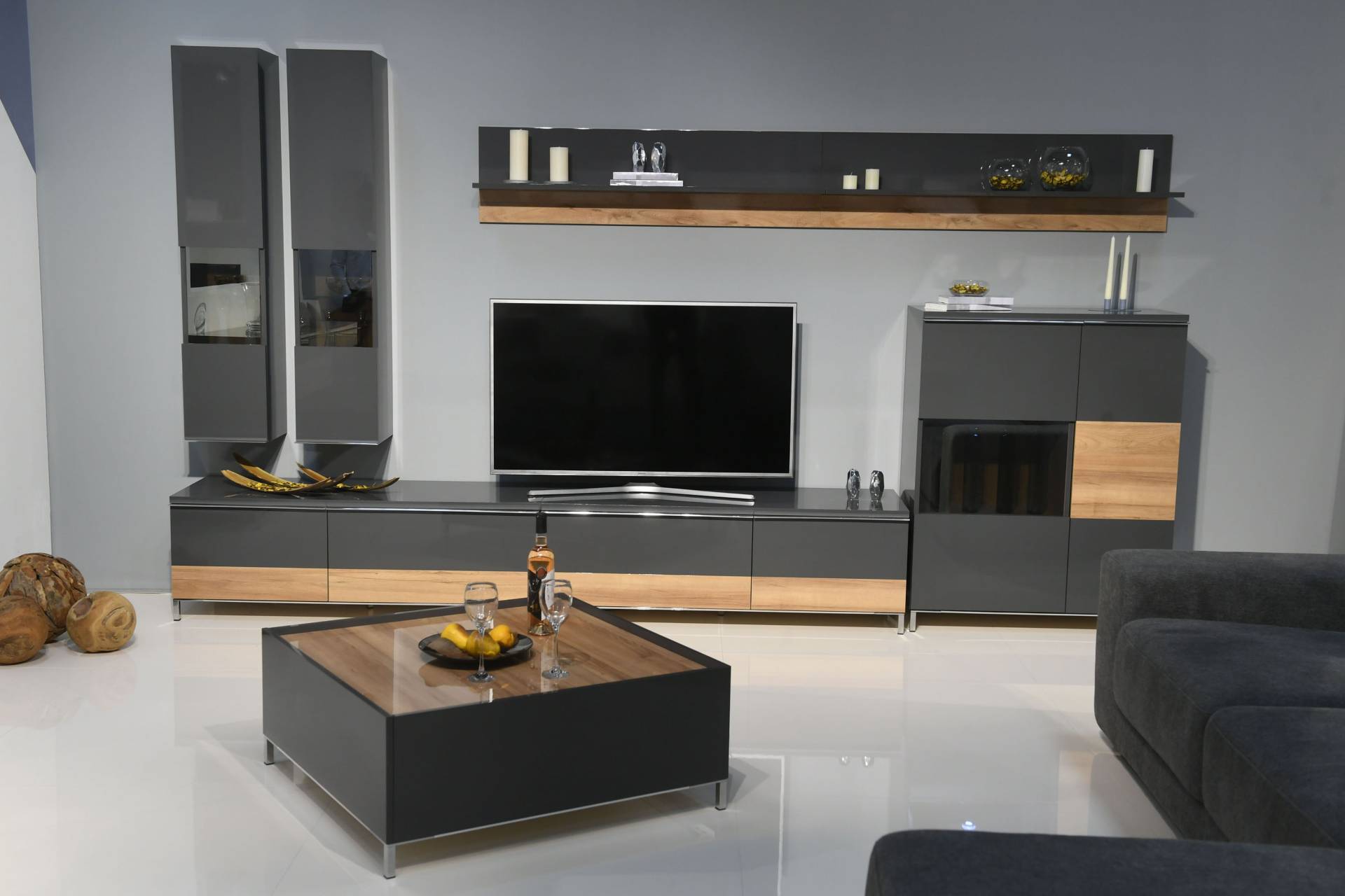 Places of Style Couchtisch »Onyx«, hochwertig UV lackiert, mit Stauraum Places of Style Couchtisch »Onyx«, hochwertig UV lackiert, mit Stauraum von PLACES OF STYLE