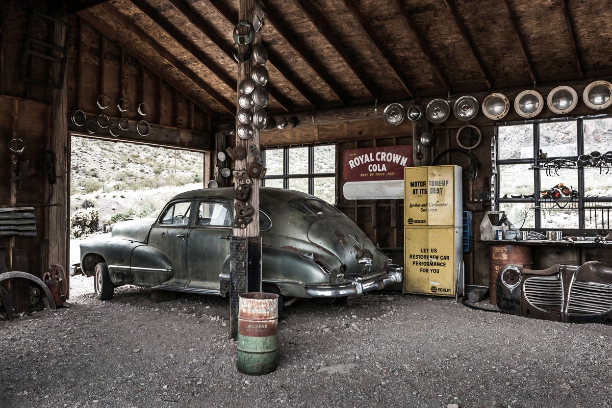 Papermoon Fototapete »Altes Auto« von Papermoon