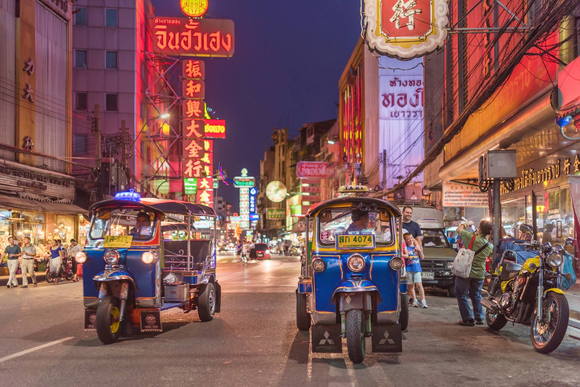 Papermoon Fototapete »BANGKOK-TUK TAXI CHINATOWN« von Papermoon