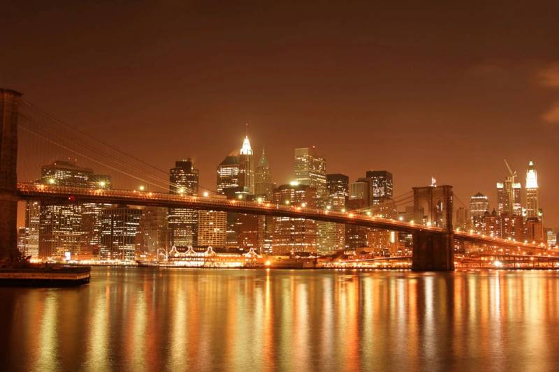 Papermoon Fototapete »Brooklyn Bridge bei Nacht« von Papermoon