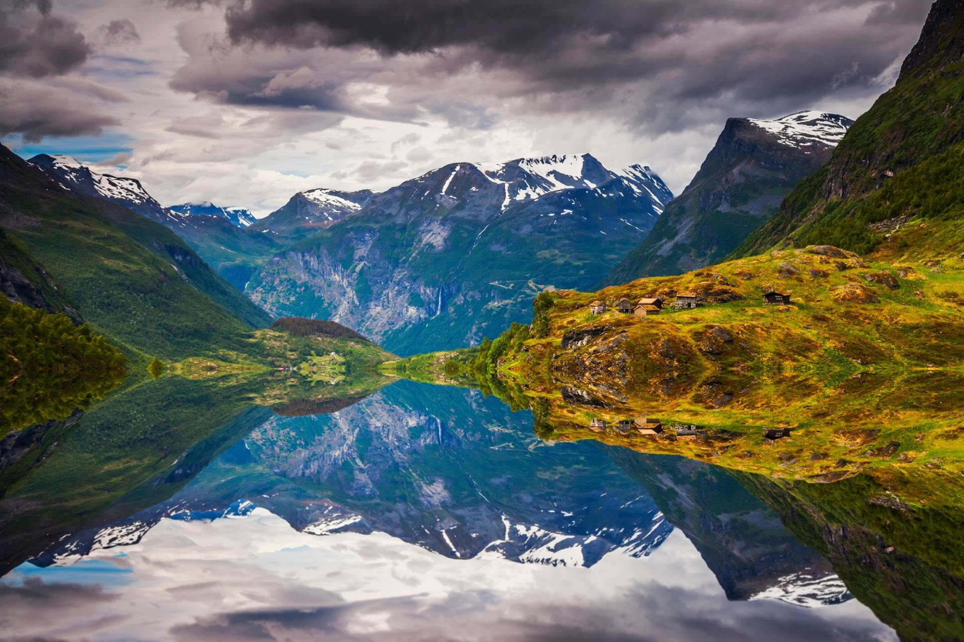 Papermoon Fototapete »FJORD NORWEGEN-SEE GEBIRGE BERGE ALPEN SONNE DORF MEER« von Papermoon