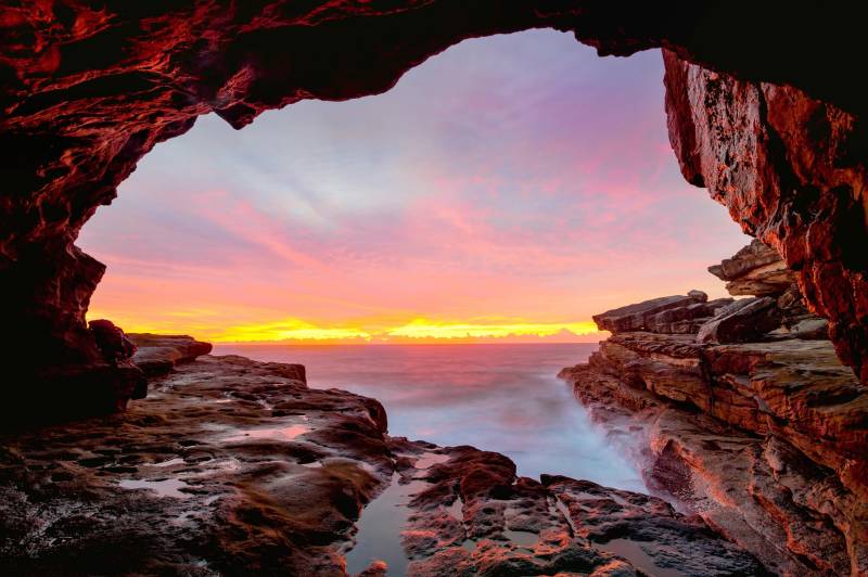 Papermoon Fototapete »GROTTE-FELSEN HÖHLE SONNENAUFGANG KÜSTE OZEAN MEER« von Papermoon