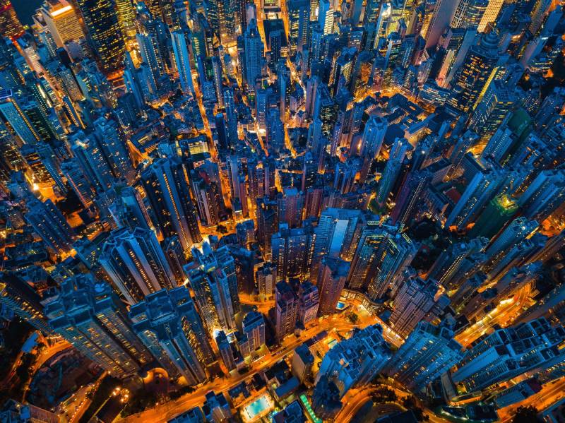 Papermoon Fototapete »HONG KONG-VOGEL PERSPEKTIVE SKYLINE NACHT PANORAMA XXL« von Papermoon