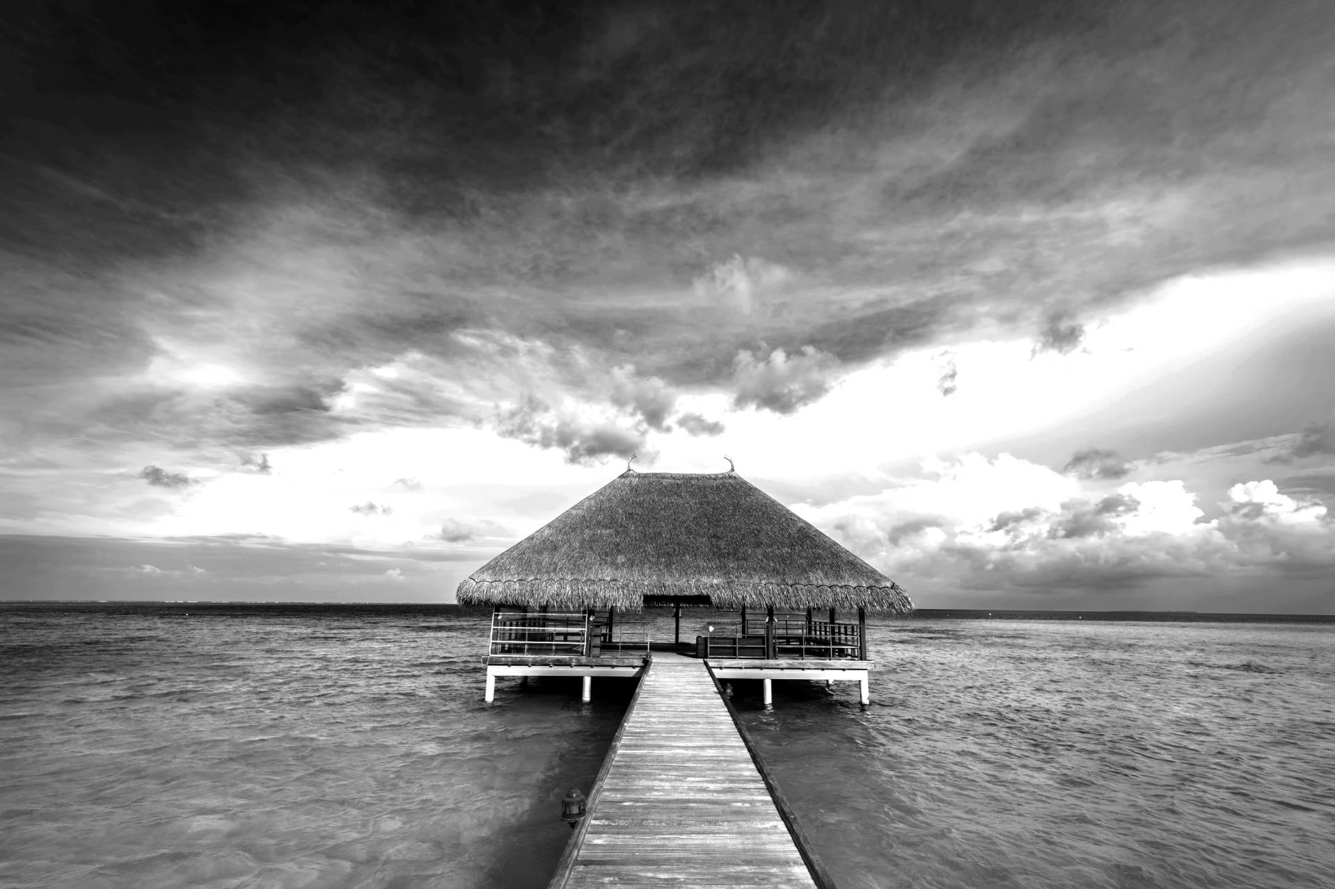 Papermoon Fototapete »Haus auf dem Wasser Schwarz & Weiss« von Papermoon