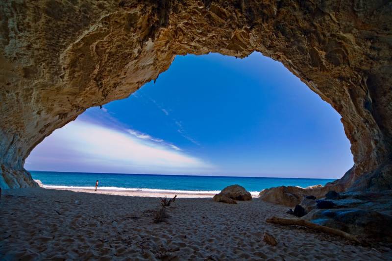 Papermoon Fototapete »Höhle Cala Luna Sardinien« von Papermoon