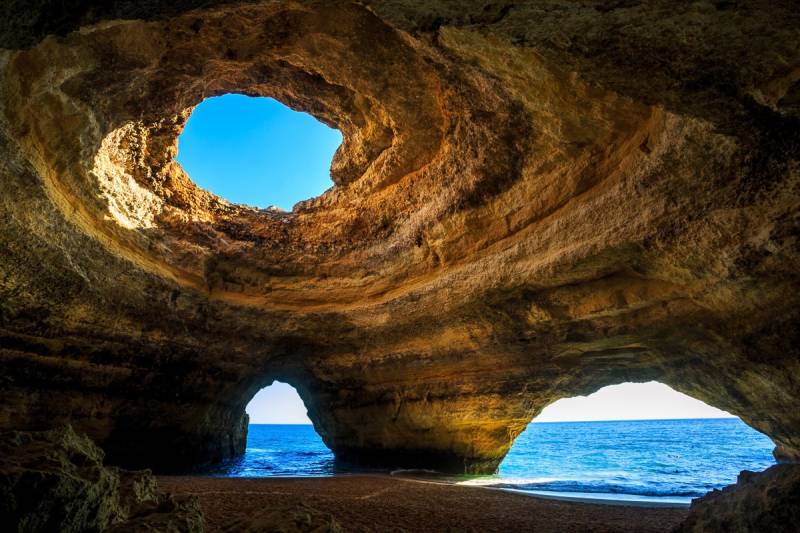 Papermoon Fototapete »Höhle in der Benagil-Algarve« von Papermoon