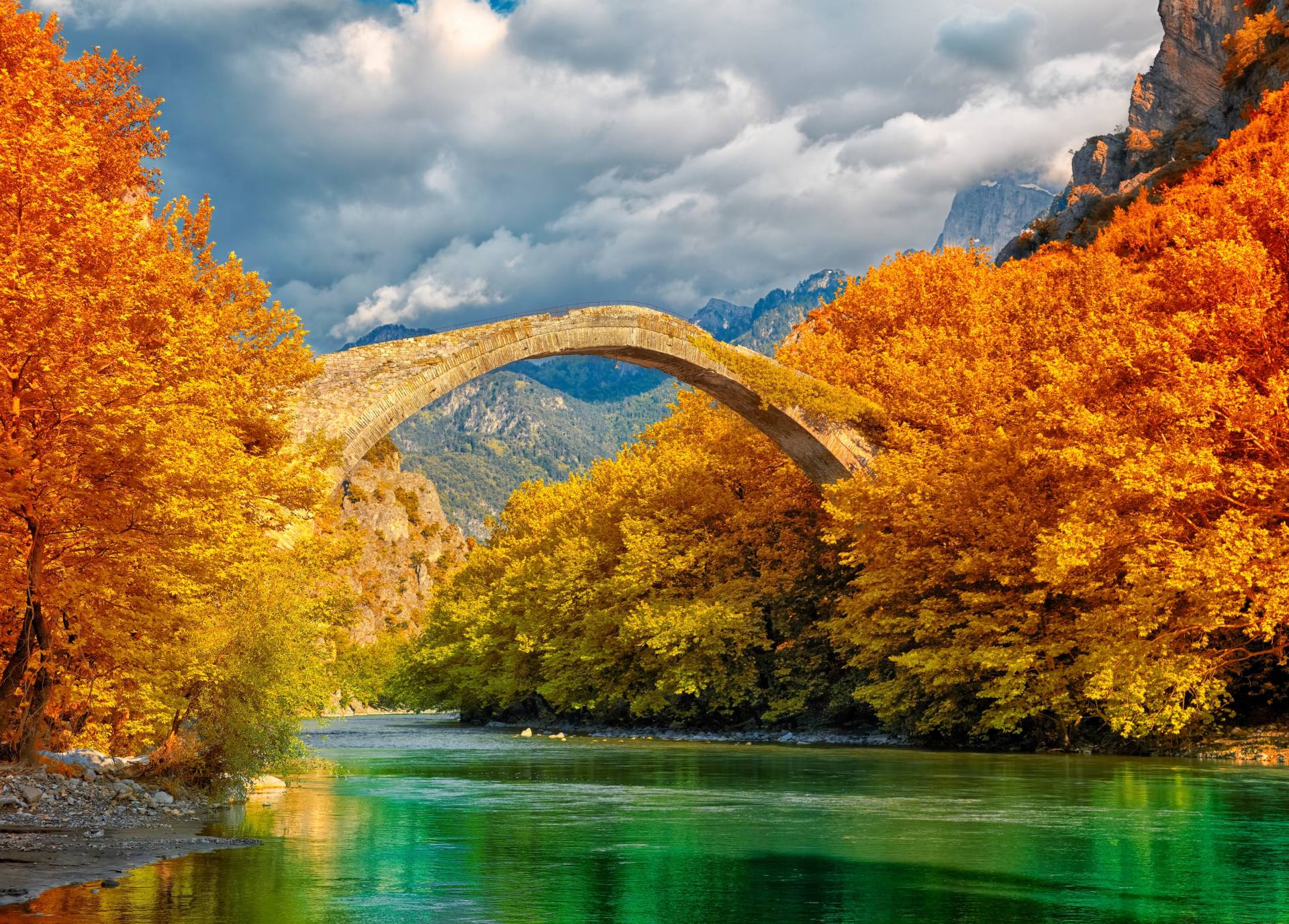 Papermoon Fototapete »Konitsa Bridge Aoos River« von Papermoon