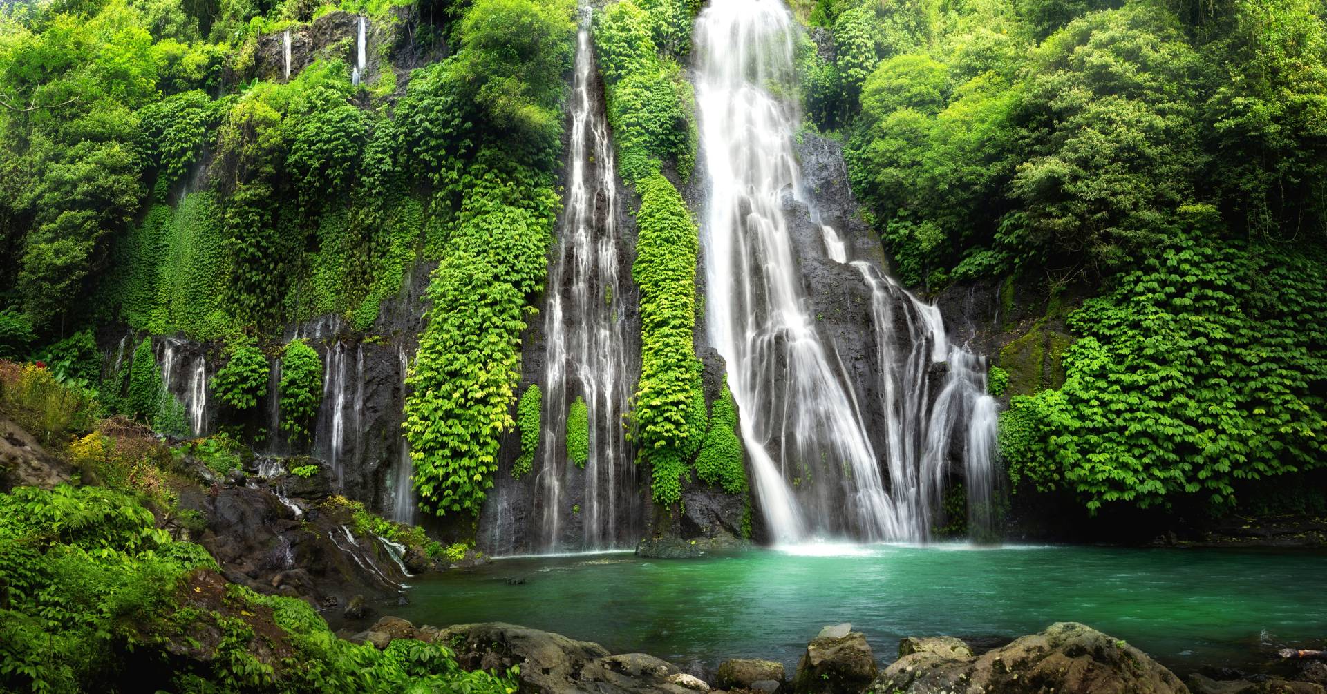 Papermoon Fototapete »LAGUNE IM URWALD MIT WASSERFALL« von Papermoon